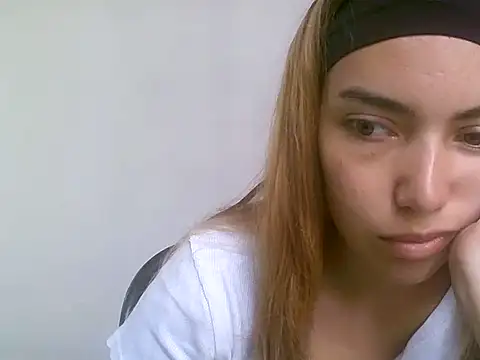 VittoriaTaylor online show from February 8, 2026, 2:59 pm