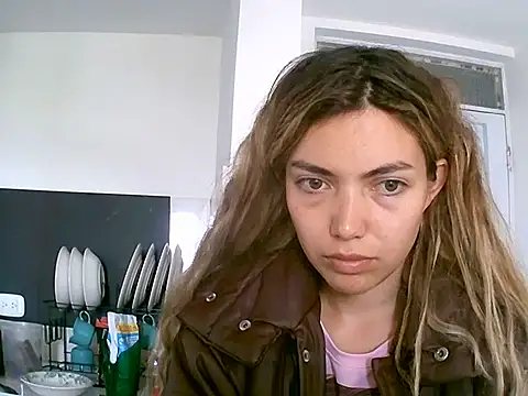 VittoriaTaylor online show from April 18, 2026, 6:32 pm