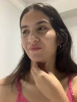 Bella still online show from November 10, 2025, 1:16 pm