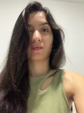 Bella still online show from September 25, 2025, 1:06 pm