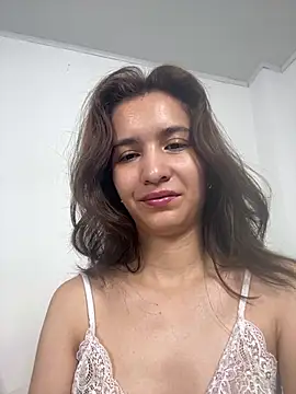Bella still online show from June 25, 2026, 1:49 pm