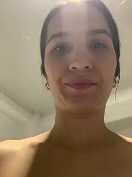 Bella still online show from December 1, 2025, 1:23 pm