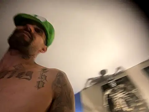 Snapshot of hornycouple818 chatting on November 15, 2025, 4:11 pm hornycouple818 online show from November 15, 2025, 4:11 pm