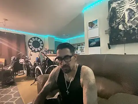 Snapshot of hornycouple818 chatting on February 15, 2025, 8:11 am hornycouple818 online show from February 15, 2025, 8:11 am