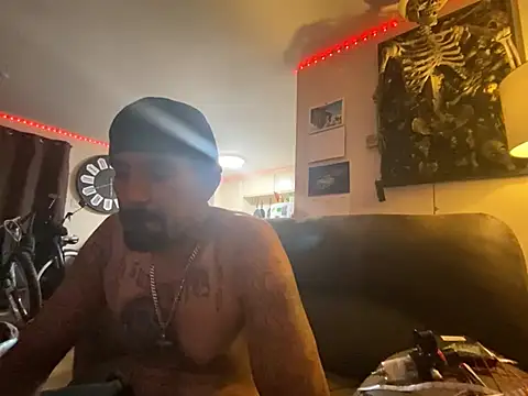 Snapshot of hornycouple818 chatting on January 28, 2025, 2:21 pm hornycouple818 online show from January 28, 2025, 2:21 pm