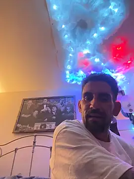 Snapshot of hornycouple818 chatting on November 9, 2025, 5:33 am hornycouple818 online show from November 9, 2025, 5:33 am