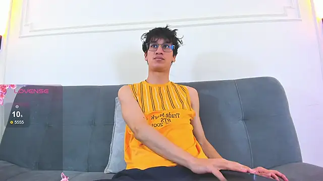 Snapshot of Cum_hunters chatting on May 19, 2026, 3:13 am Cum hunters online show from May 19, 2026, 3:13 am