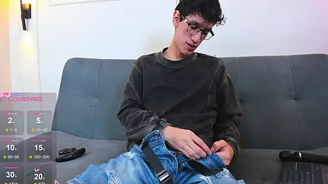 Snapshot of Cum_hunters chatting on April 21, 2026, 3:02 am Cum hunters online show from April 21, 2026, 3:02 am