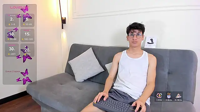 Snapshot of Cum_hunters chatting on November 14, 2025, 3:32 am Cum hunters online show from November 14, 2025, 3:32 am