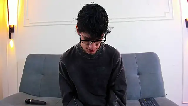 Snapshot of Cum_hunters chatting on April 8, 2026, 3:30 am Cum hunters online show from April 8, 2026, 3:30 am