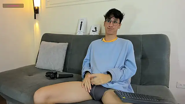 Snapshot of Cum_hunters chatting on November 18, 2025, 3:21 am Cum hunters online show from November 18, 2025, 3:21 am