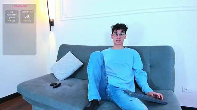 Snapshot of Cum_hunters chatting on November 2, 2025, 3:22 am Cum hunters online show from November 2, 2025, 3:22 am