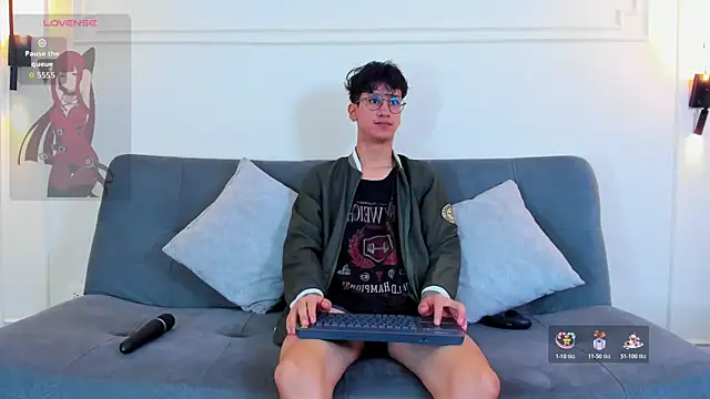 Snapshot of Cum_hunters chatting on October 28, 2025, 5:50 am Cum hunters online show from October 28, 2025, 5:50 am