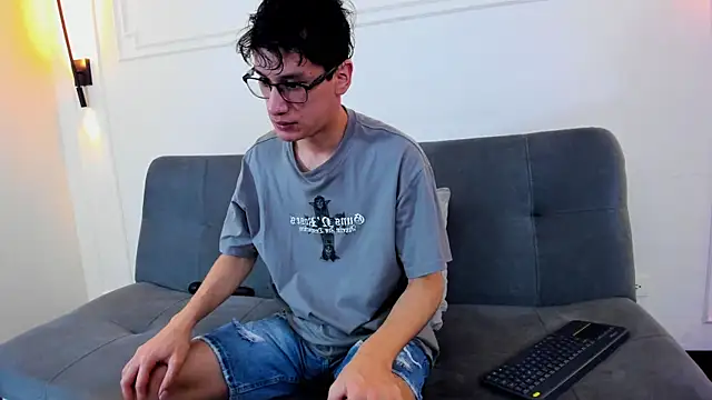 Snapshot of Cum_hunters chatting on March 29, 2026, 3:41 am Cum hunters online show from March 29, 2026, 3:41 am