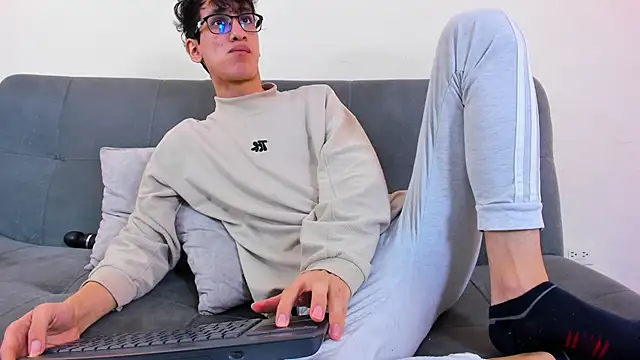 Snapshot of Cum_hunters chatting on April 9, 2026, 6:19 am Cum hunters online show from April 9, 2026, 6:19 am