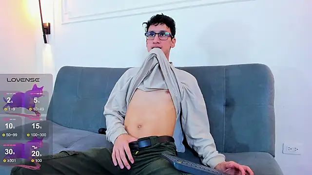 Snapshot of Cum_hunters chatting on March 8, 2026, 3:21 am Cum hunters online show from March 8, 2026, 3:21 am