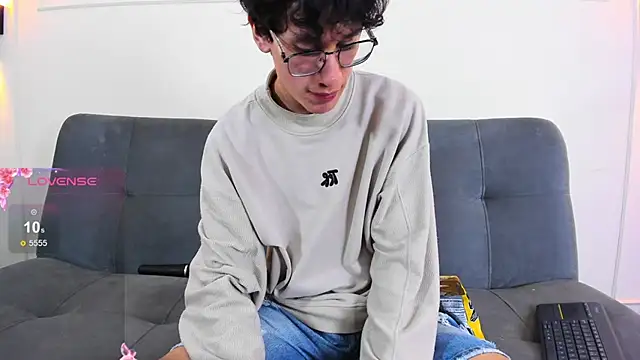 Snapshot of Cum_hunters chatting on May 27, 2026, 3:03 am Cum hunters online show from May 27, 2026, 3:03 am