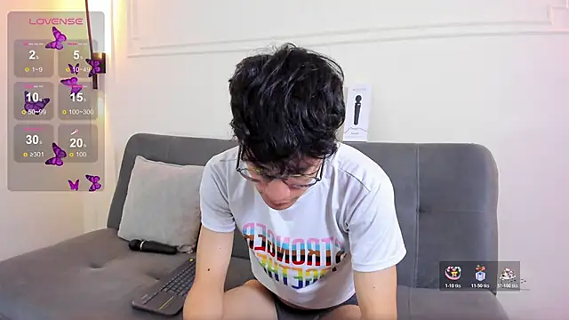 Snapshot of Cum_hunters chatting on November 16, 2025, 3:44 am Cum hunters online show from November 16, 2025, 3:44 am