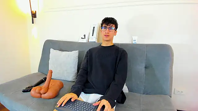 Snapshot of Cum_hunters chatting on December 3, 2025, 3:40 am Cum hunters online show from December 3, 2025, 3:40 am