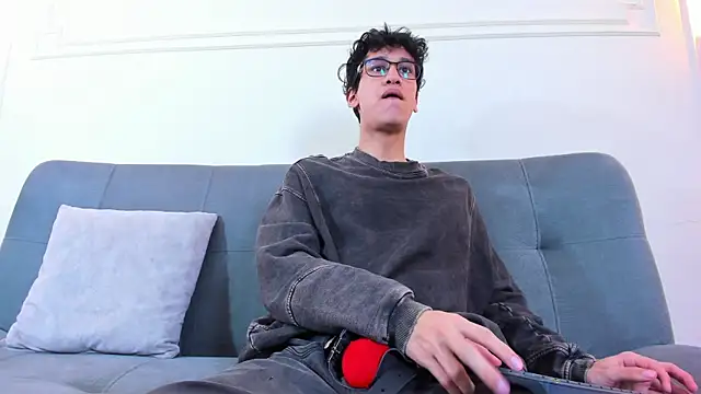 Snapshot of Cum_hunters chatting on May 7, 2026, 3:11 am Cum hunters online show from May 7, 2026, 3:11 am