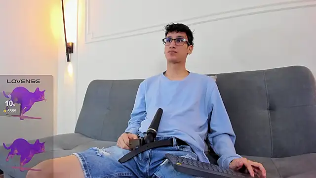 Snapshot of Cum_hunters chatting on March 21, 2026, 3:19 am Cum hunters online show from March 21, 2026, 3:19 am