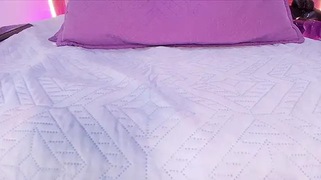 Snapshot of Auroraa_miller chatting on February 20, 2026, 6:26 am Auroraa miller online show from February 20, 2026, 6:26 am