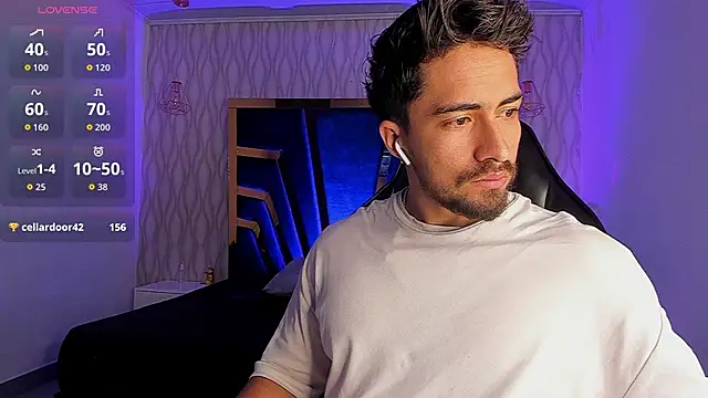 Snapshot of Brad_Summer chatting on April 15, 2026, 11:27 pm Brad Summer online show from April 15, 2026, 11:27 pm