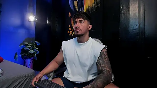 Snapshot of Brad_Summer chatting on March 16, 2026, 11:29 pm Brad Summer online show from March 16, 2026, 11:29 pm