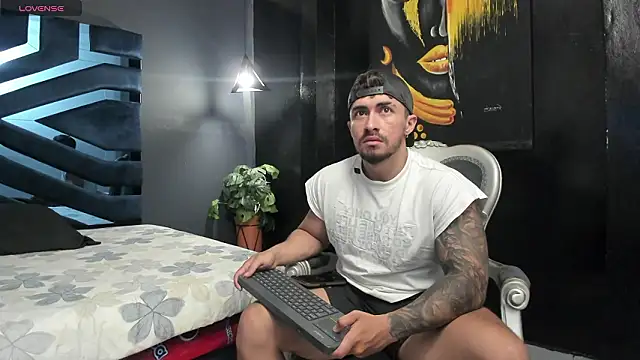 Snapshot of Brad_Summer chatting on March 28, 2026, 11:17 pm Brad Summer online show from March 28, 2026, 11:17 pm