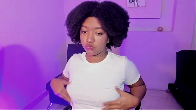 Snapshot of AishaHil chatting on February 8, 2025, 12:06 pm AishaHil online show from February 8, 2025, 12:06 pm