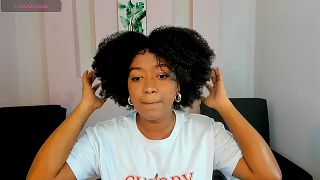 Snapshot of AishaHil chatting on January 28, 2025, 11:49 am AishaHil online show from January 28, 2025, 11:49 am