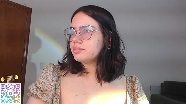 crystalll room online show from July 16, 2026, 2:19 am