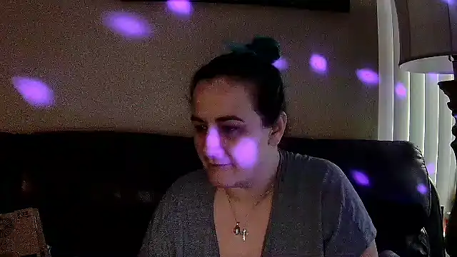 Snapshot of StonerPrincessGenie chatting on February 4, 2025, 3:47 pm StonerPrincessGenie online show from February 4, 2025, 3:47 pm