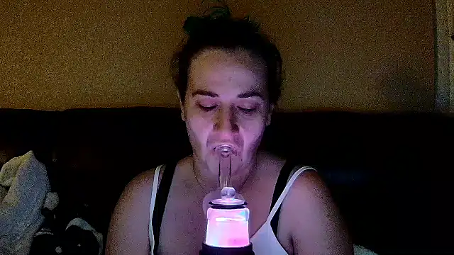 Snapshot of StonerPrincessGenie chatting on February 12, 2025, 11:07 am StonerPrincessGenie online show from February 12, 2025, 11:07 am