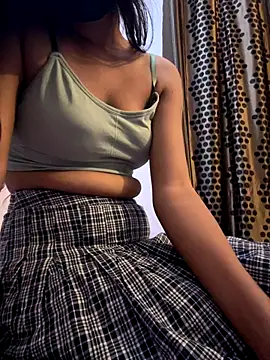 Charlieangel01 online show from November 5, 2025, 1:36 pm