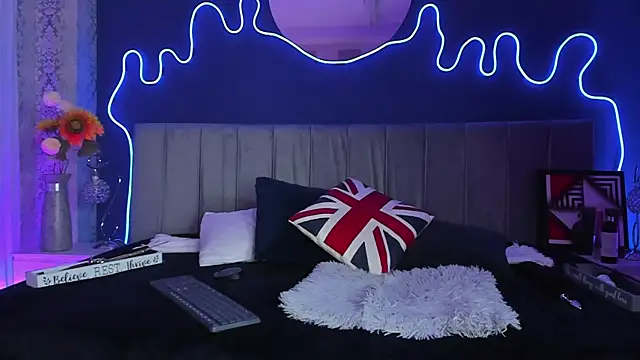 JeanneSabatier online show from February 12, 2026, 7:46 pm