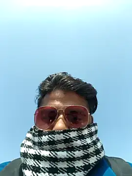 Snapshot of Raziv_komal143 chatting on March 3, 2025, 5:37 am Raziv komal143 online show from March 3, 2025, 5:37 am