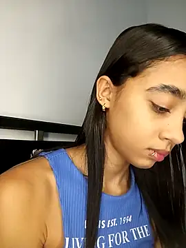 Zoe Sweett18 online show from April 13, 2026, 7:18 pm