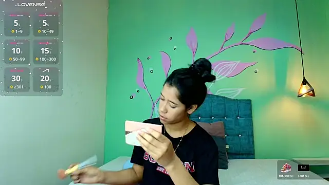 Connie Bell online show from October 17, 2025, 8:54 pm