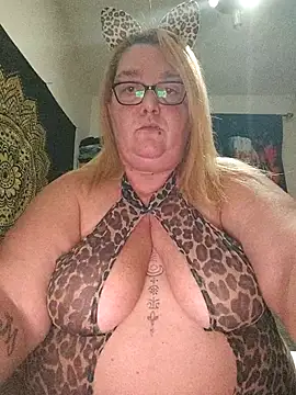 diosacurvy1984 online show from November 9, 2025, 4:55 pm