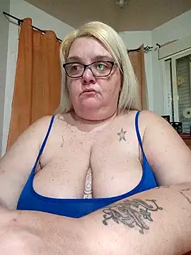 diosacurvy1984 online show from April 8, 2026, 7:43 am