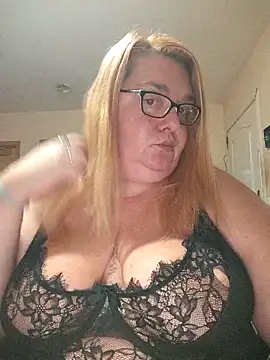 diosacurvy1984 online show from October 28, 2025, 7:18 am