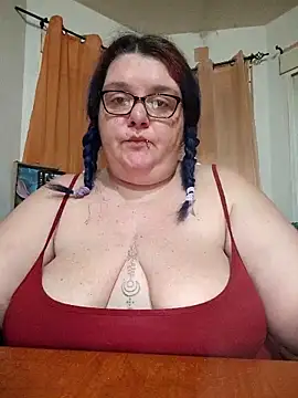 diosacurvy1984 online show from March 19, 2026, 7:52 am