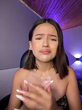 Snapshot of Sofia18_pinkk chatting on March 4, 2026, 8:27 pm Sofia18 pinkk online show from March 4, 2026, 8:27 pm