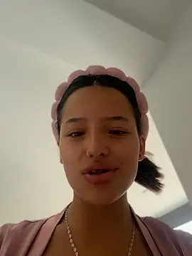 Sofia18 pinkk online show from May 17, 2026, 8:09 pm