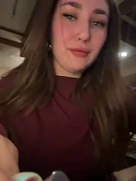 KiraBarlows online show from March 27, 2026, 6:42 pm