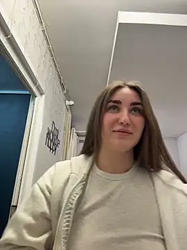 KiraBarlows online show from March 18, 2026, 7:48 pm