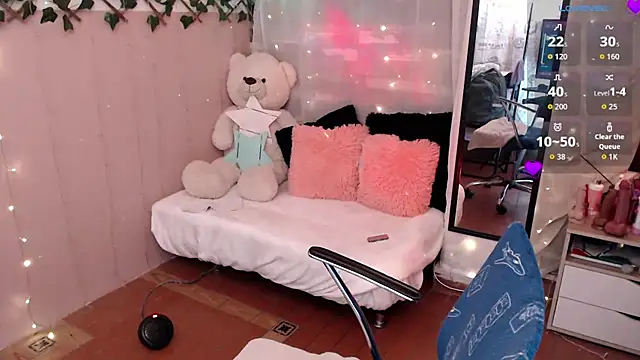 Snapshot of cute_bunny95 chatting on October 21, 2025, 11:53 am cute bunny95 online show from October 21, 2025, 11:53 am