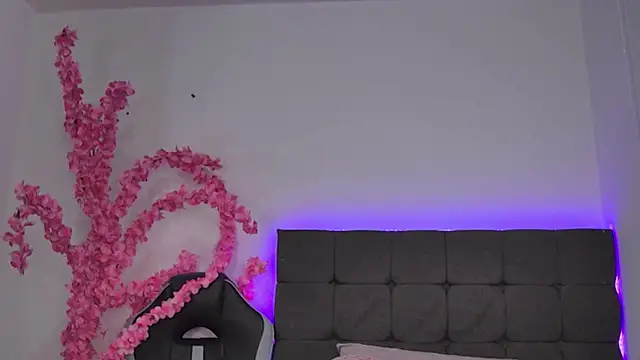 AmandaBrooks 18 online show from November 6, 2025, 1:31 am