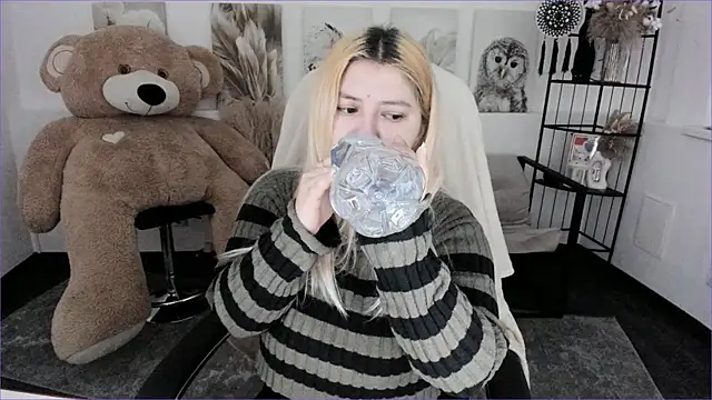 DiaAngell online show from January 13, 2026, 7:29 pm